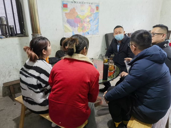 家校双协同，携手共育人——重庆应用技术职业学院开展“家访递真情，资助暖人心”活动