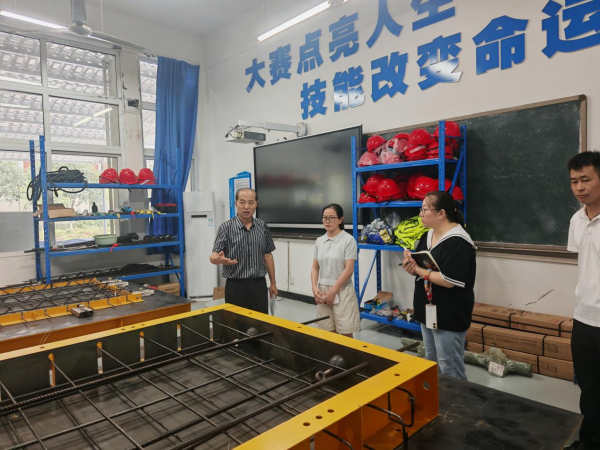学校开展新学期实训室安全检查