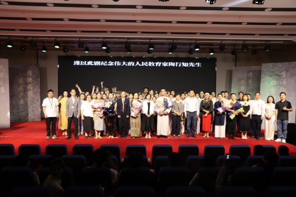 赓续行知文脉 艺心赋能发展——学校原创校史主题舞台剧《灯火永明》精彩展演