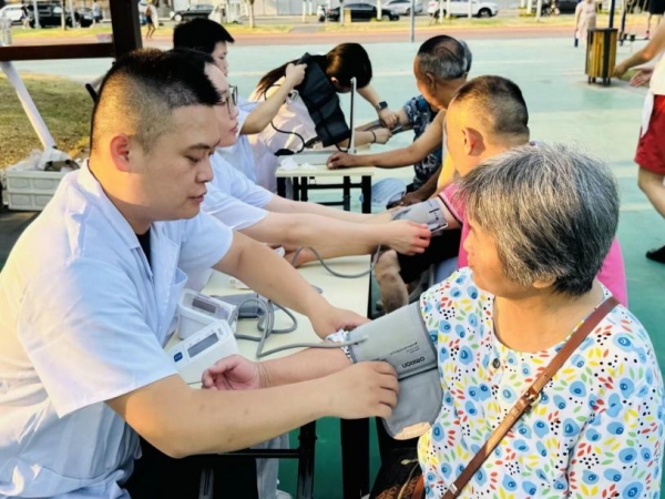 【三下乡】健康产业学院｜义诊送健康，青春护银发