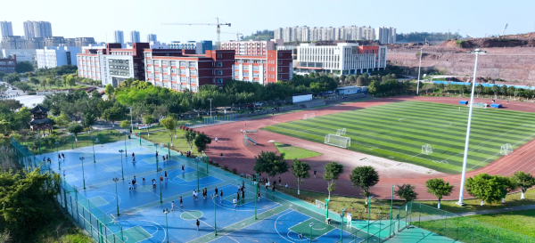 学校运动场.png